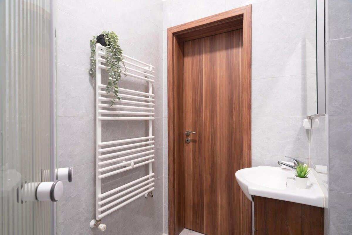New Spacious Apartment At Superb Location Budapeste Exterior foto